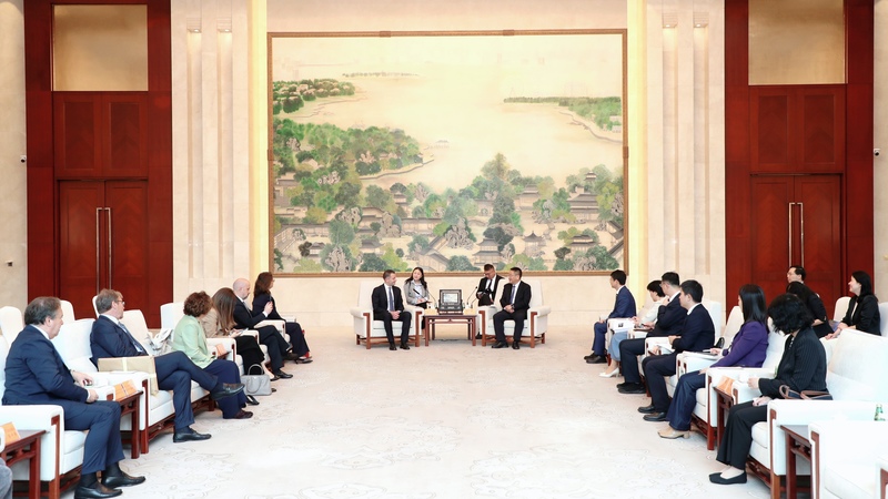 王维会见意大利威尼斯市市长西蒙内・文图里尼一行