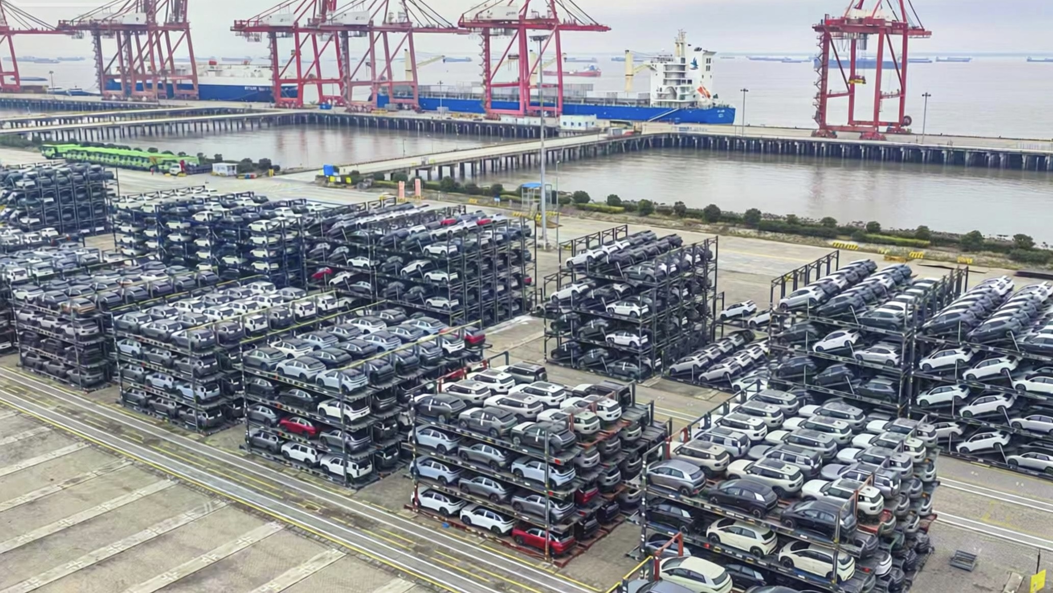 海运新模式 每个折叠框架可固定3辆车
