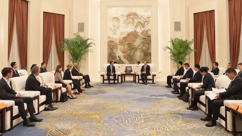 范波会见艾伯维全球执行副总裁尼古拉斯·多诺霍一行