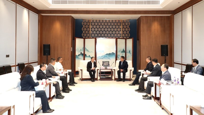 王维会见资本市场学院党委书记姜新安一行